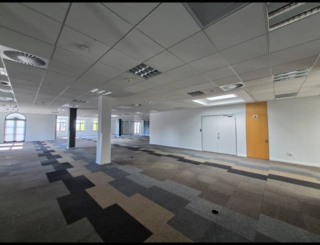 902M² OFFICE TO LET IN ILLOVO